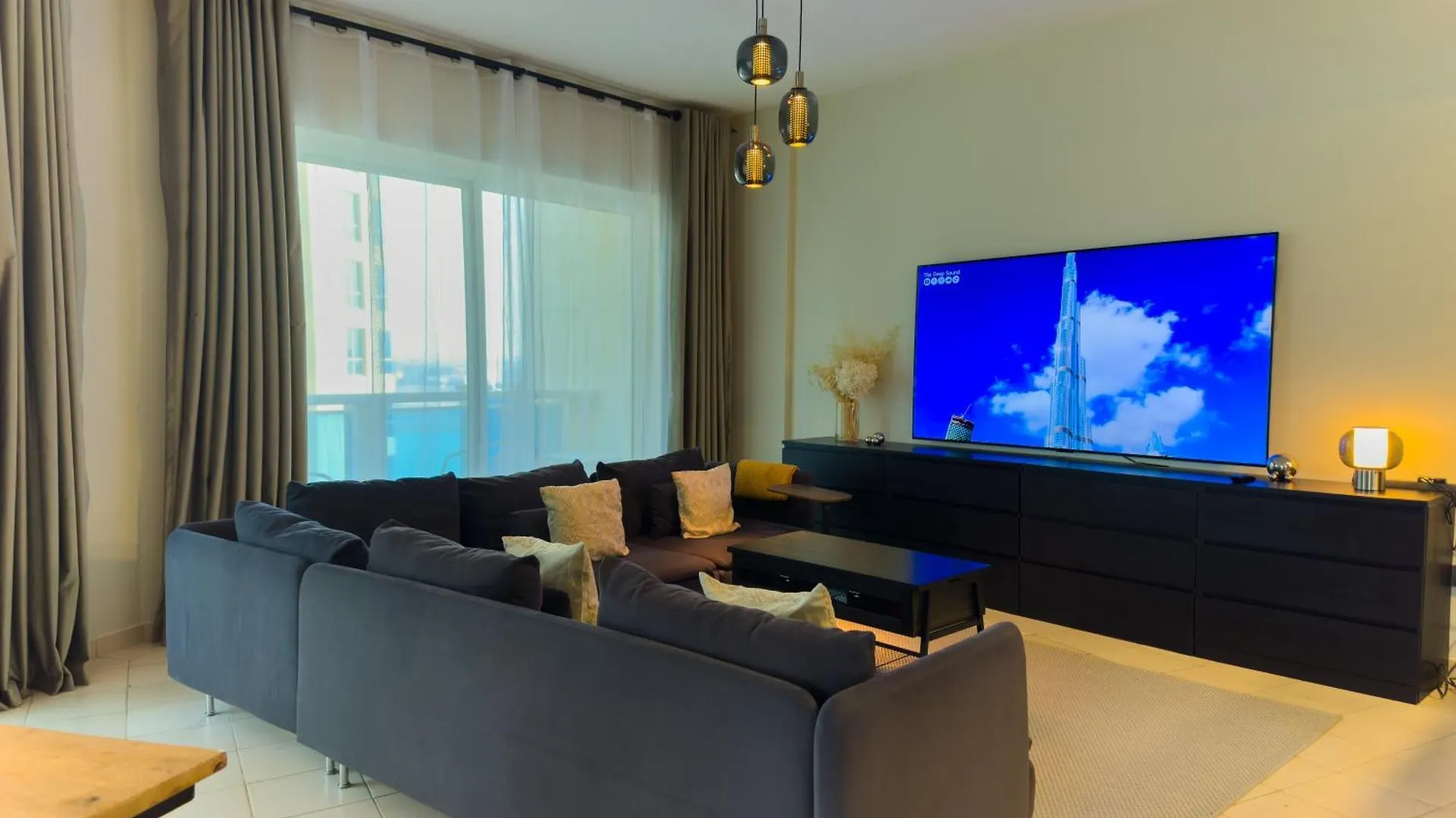 Apartamento Spacious 2Br In Lago Vista Tower Dubai