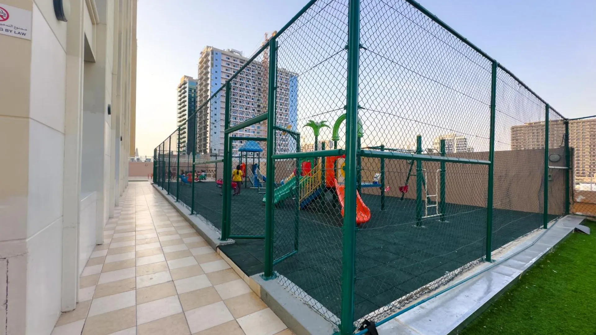 Spacious 2Br In Lago Vista Tower Dubai Apartamento