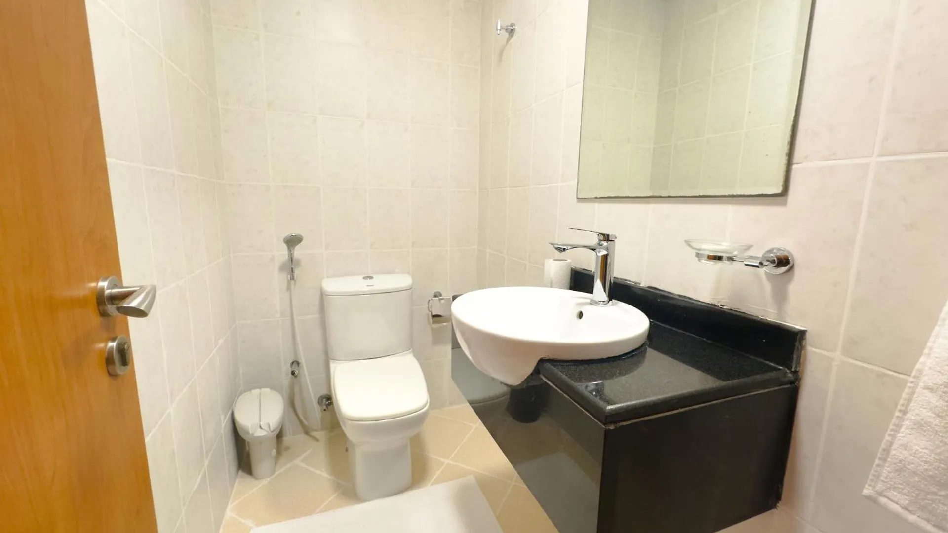 Apartamento Spacious 2Br In Lago Vista Tower Dubai Emirados Árabes Unidos