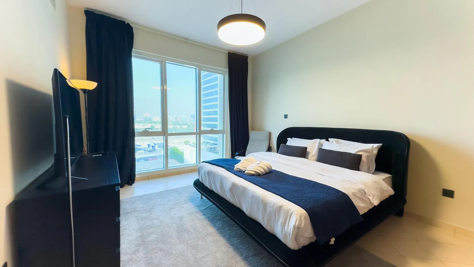 Apartamento Spacious 2Br In Lago Vista Tower Dubai Emirados Árabes Unidos