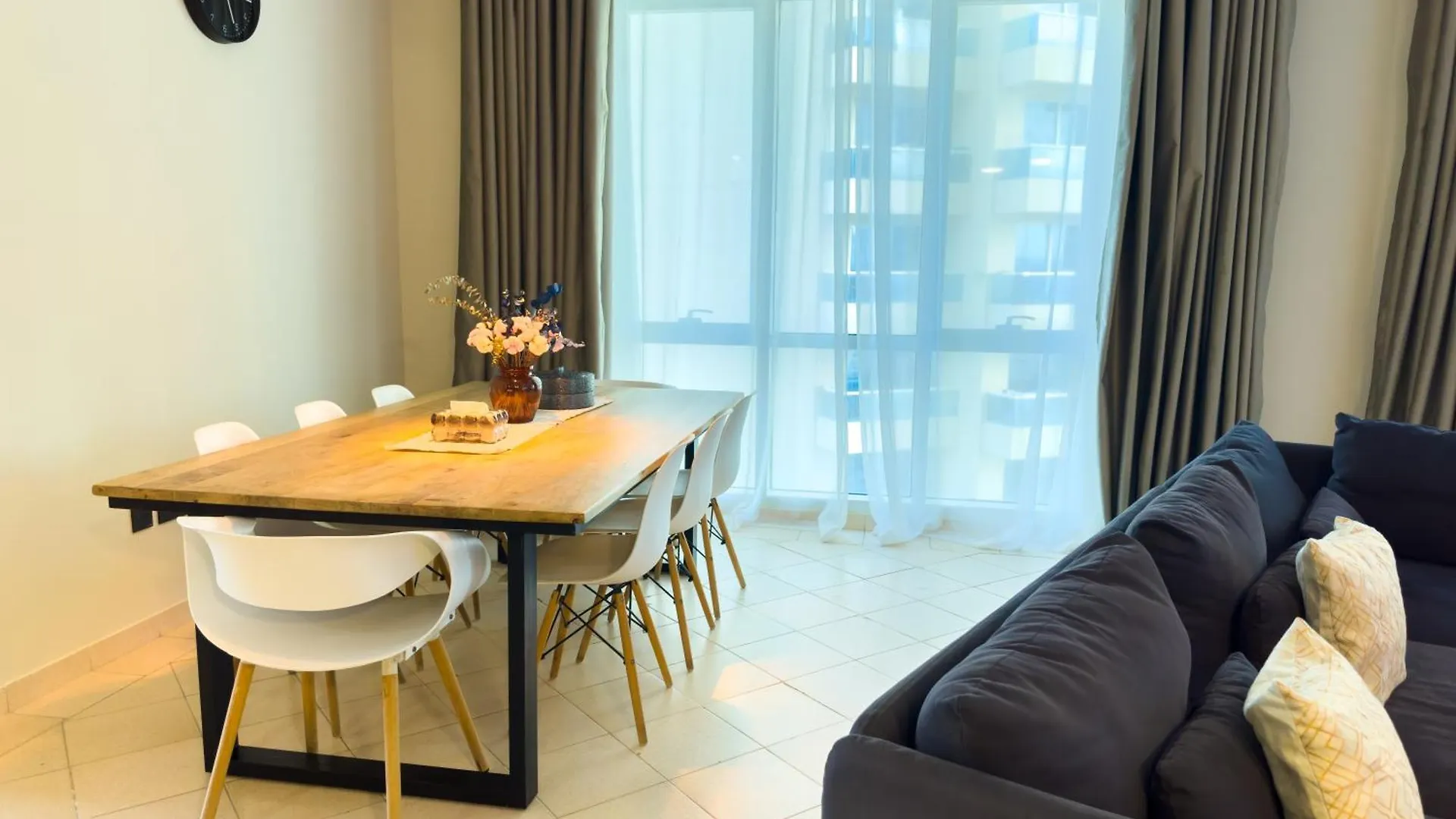 Spacious 2Br In Lago Vista Tower Dubai 0*,