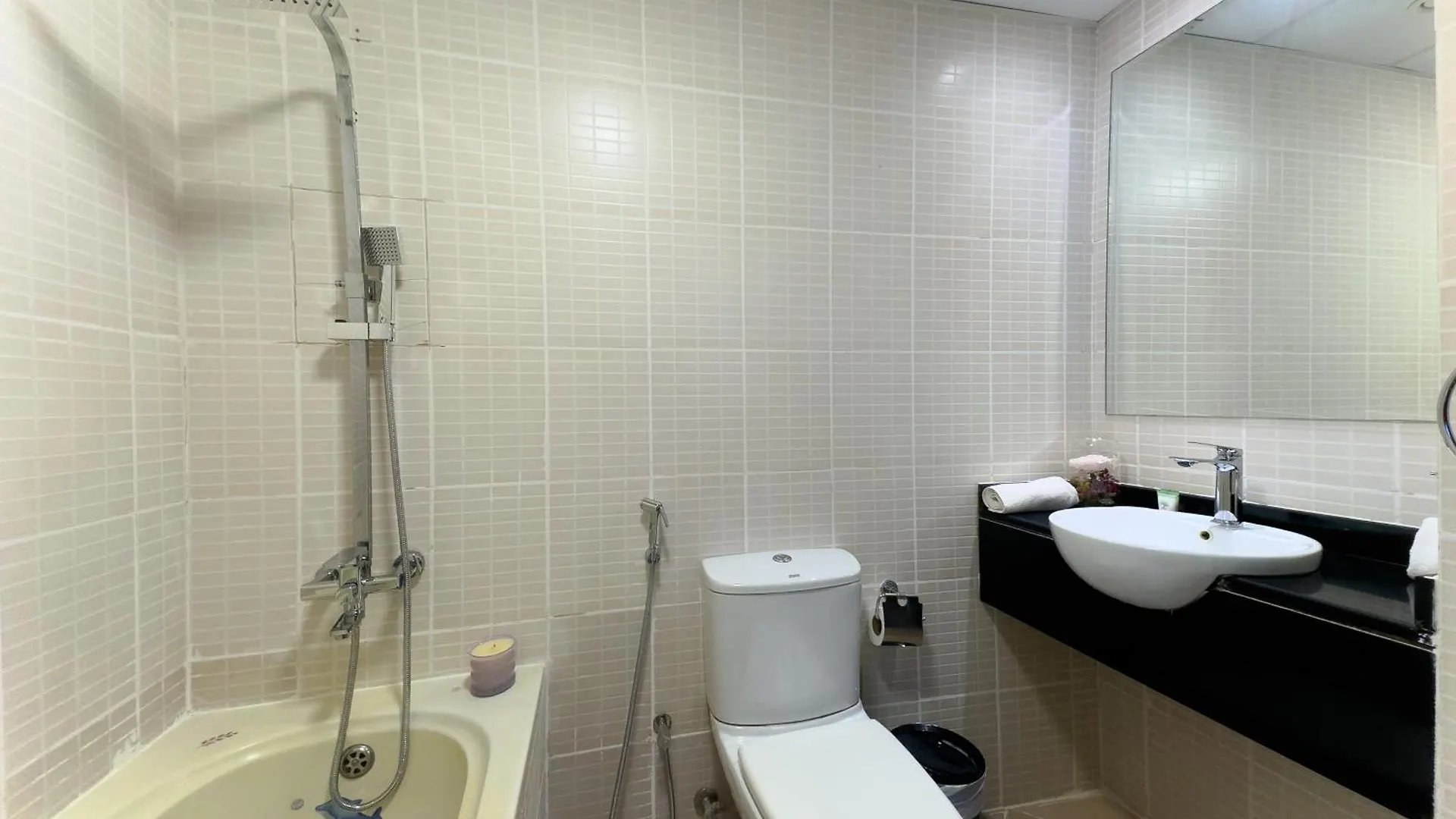 Apartamento Spacious 2Br In Lago Vista Tower Dubai