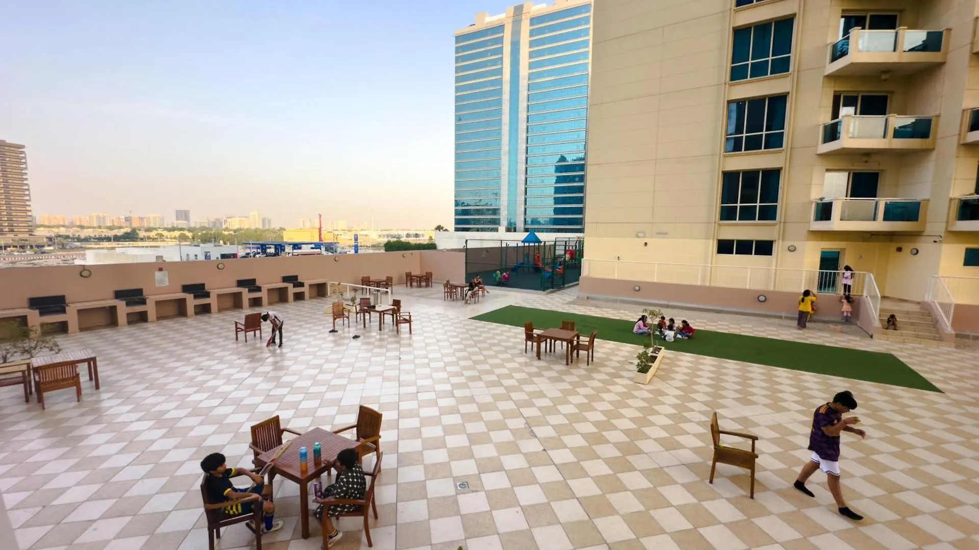 Spacious 2Br In Lago Vista Tower Dubai Emirados Árabes Unidos