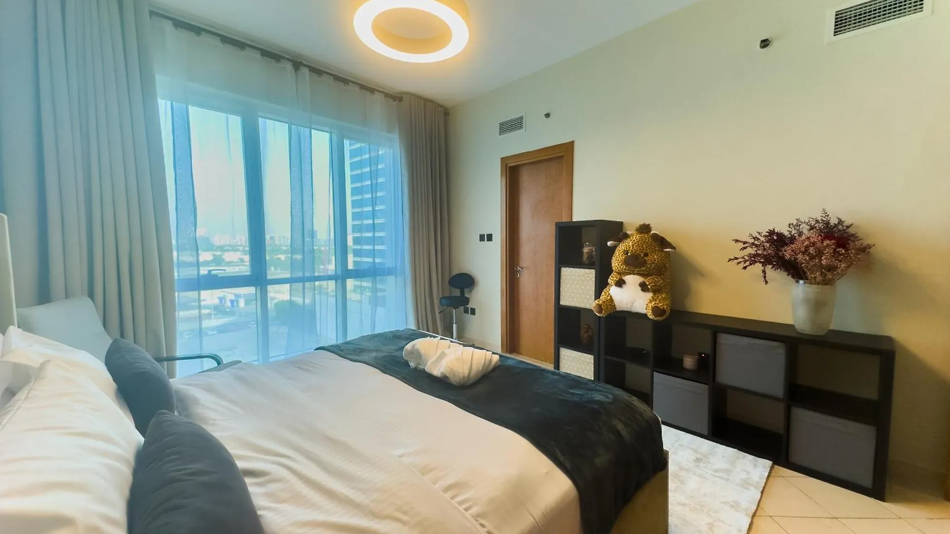 Spacious 2Br In Lago Vista Tower Dubai