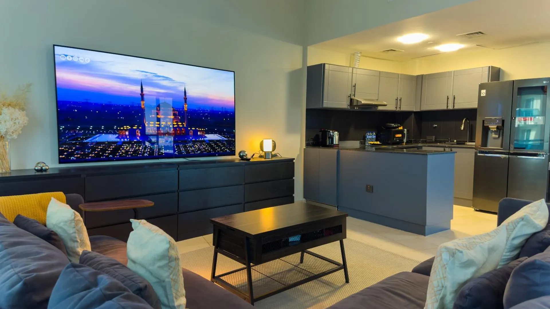 Apartamento Spacious 2Br In Lago Vista Tower Dubai