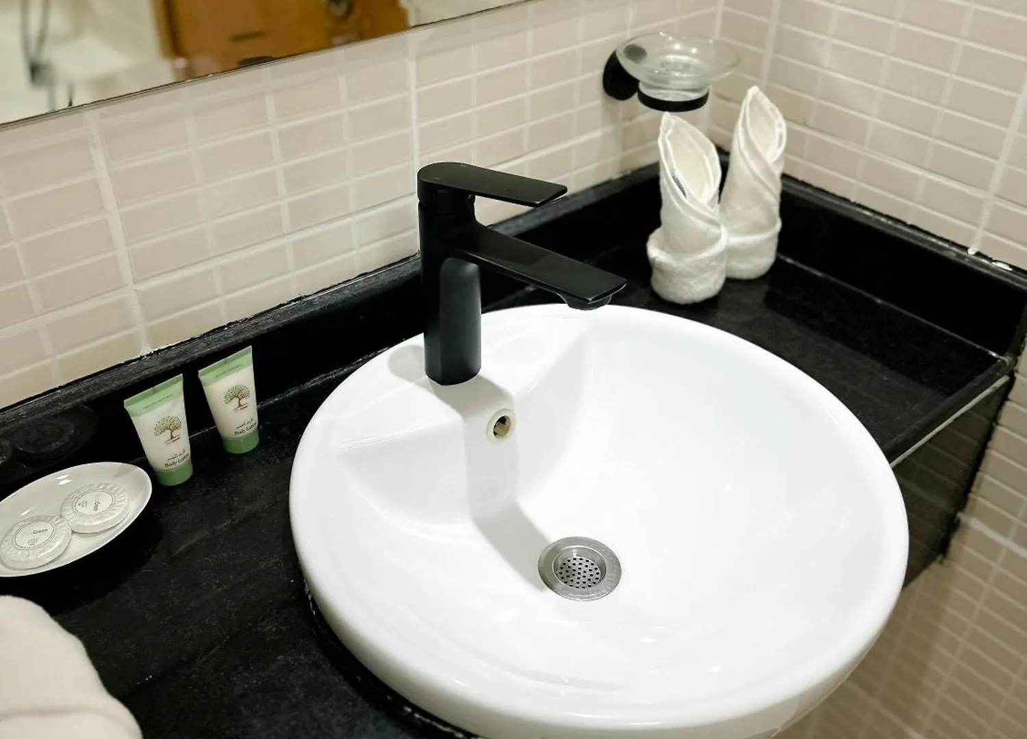 Apartamento Spacious 2Br In Lago Vista Tower Dubai Emirados Árabes Unidos