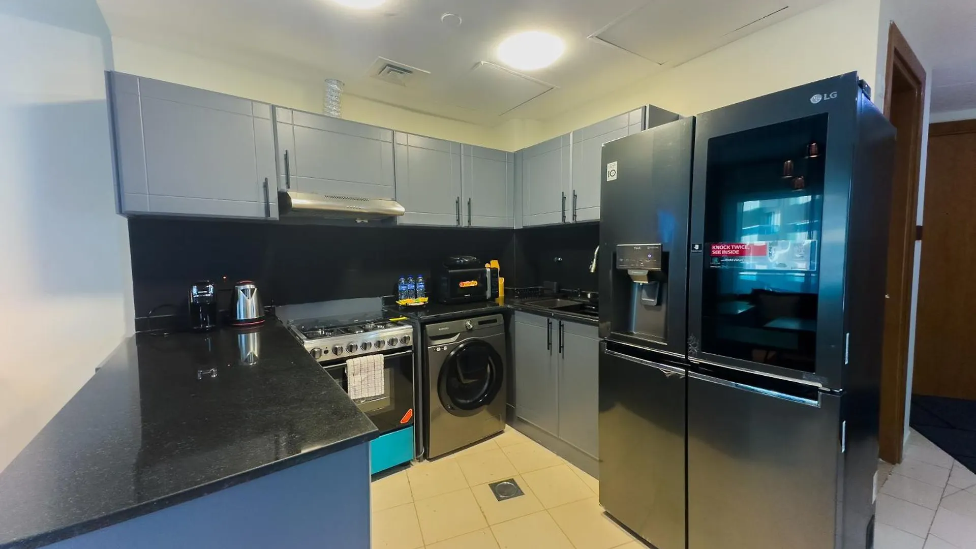 Spacious 2Br In Lago Vista Tower Dubai 0*,