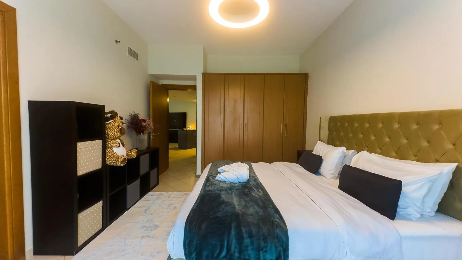 Spacious 2Br In Lago Vista Tower Dubai