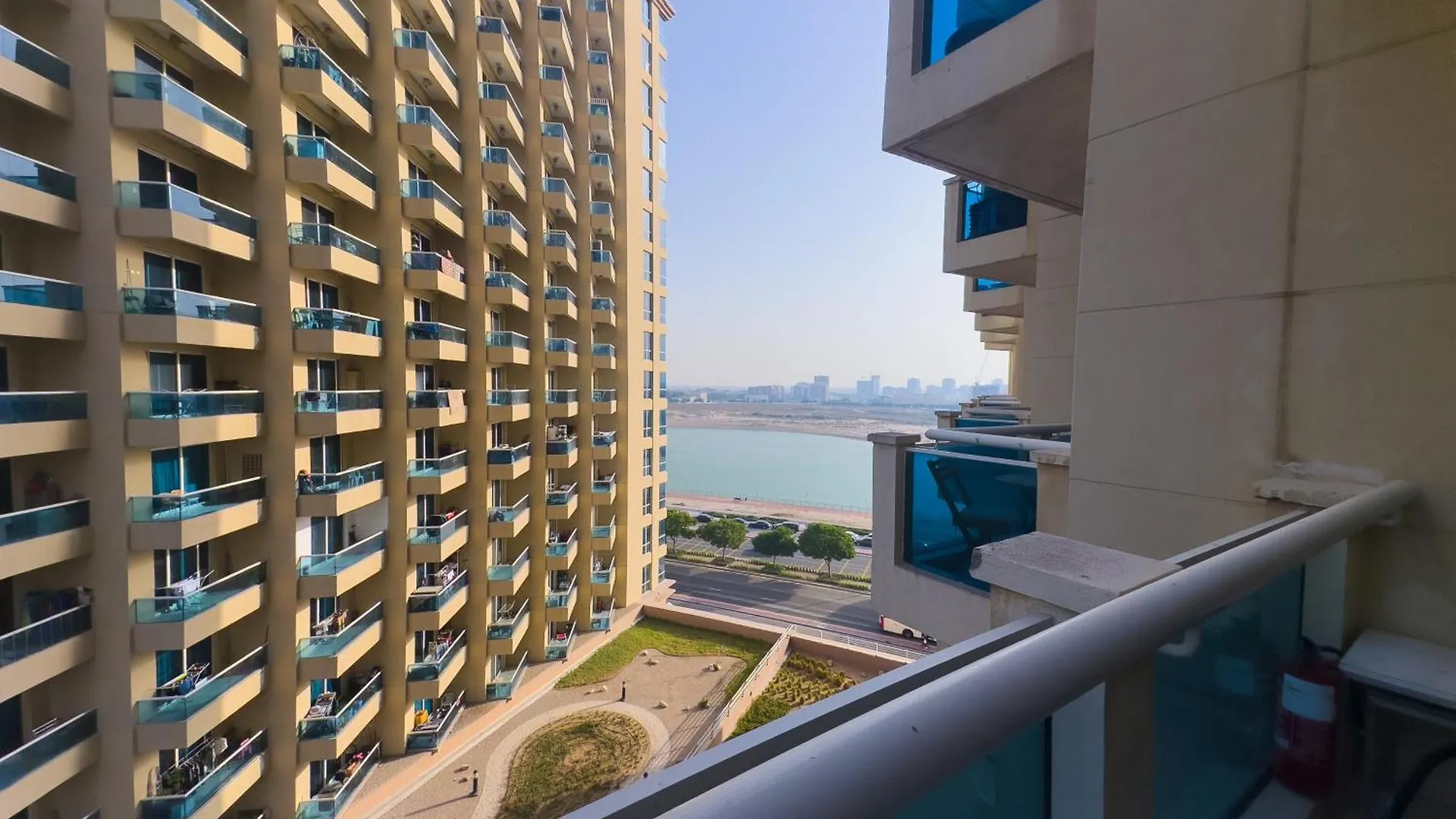 Spacious 2Br In Lago Vista Tower Dubai Emirados Árabes Unidos
