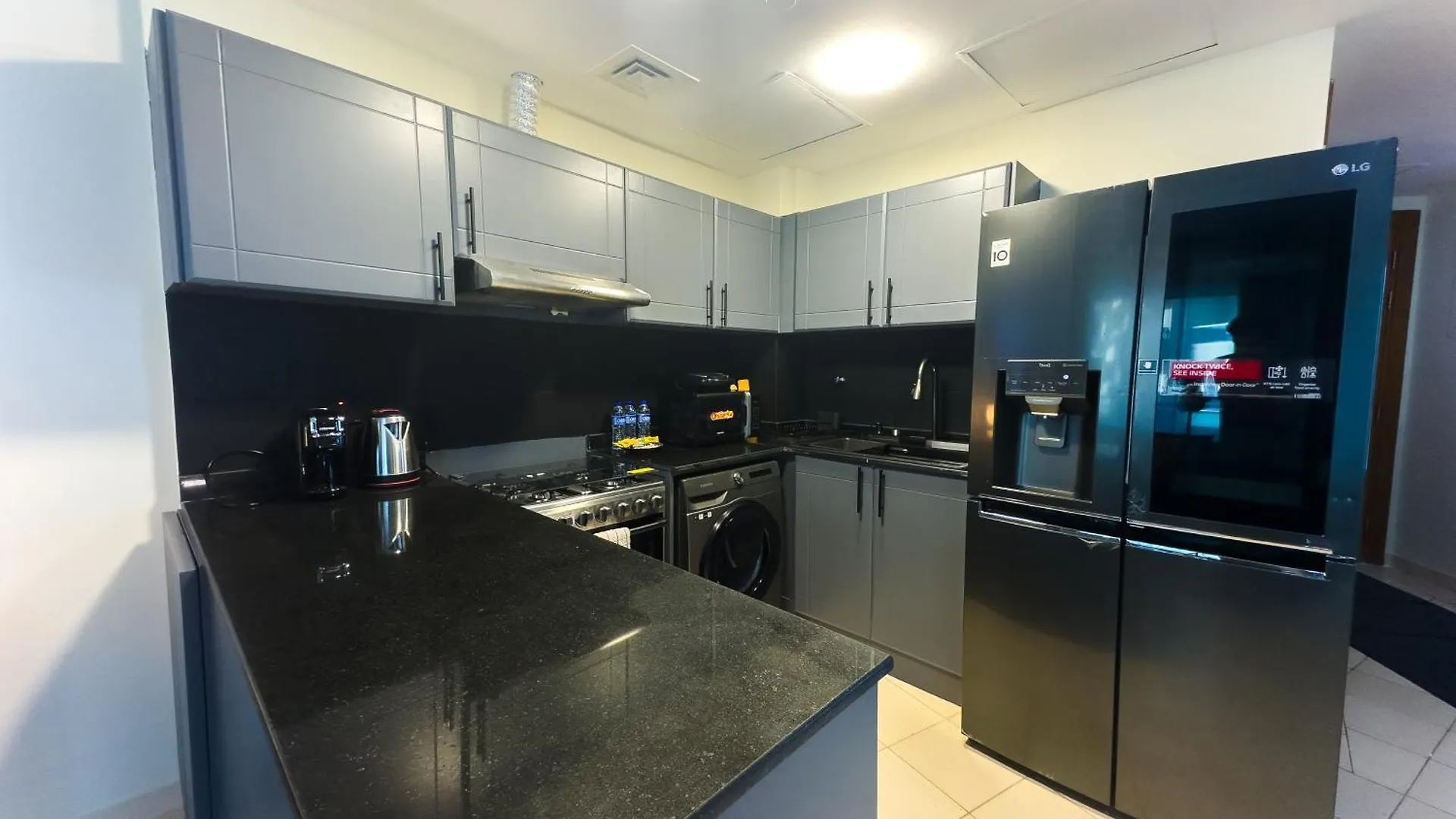 Apartamento Spacious 2Br In Lago Vista Tower Dubai