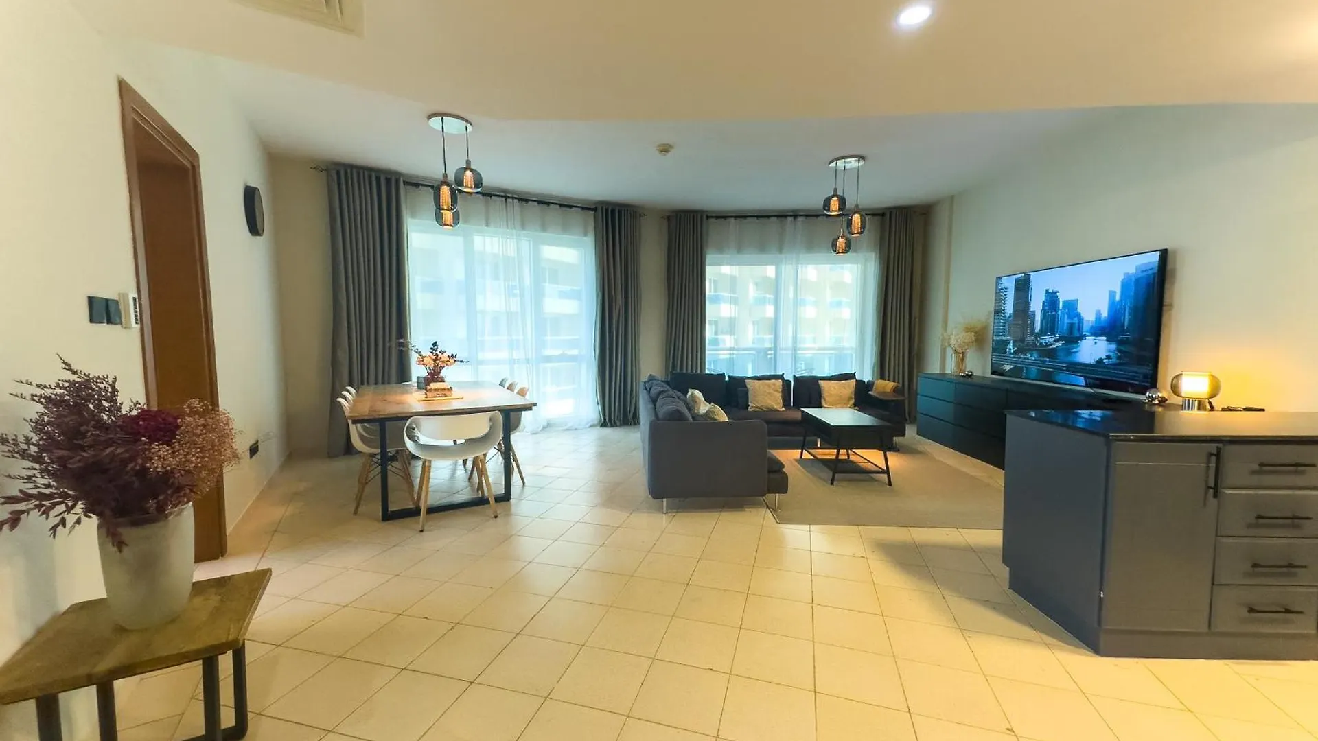 Spacious 2Br In Lago Vista Tower Dubai Emirados Árabes Unidos