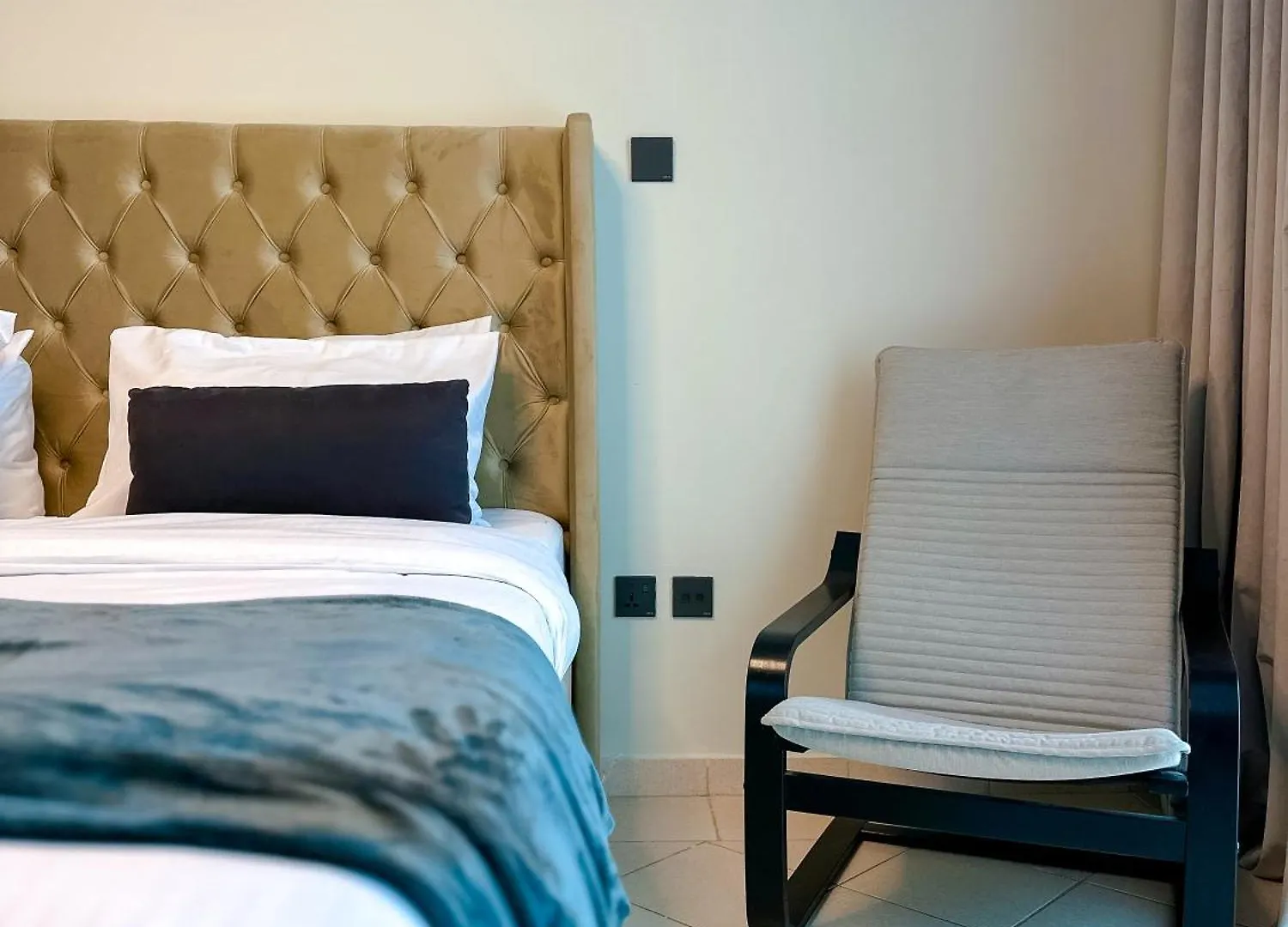 Spacious 2Br In Lago Vista Tower Dubai Apartamento