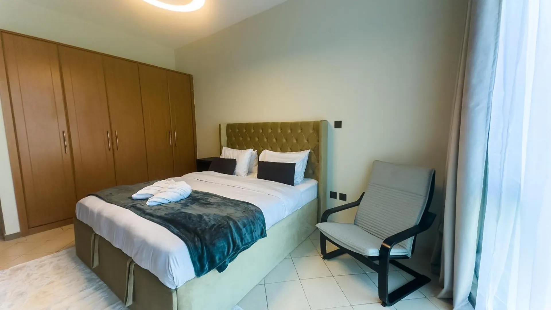 Apartamento Spacious 2Br In Lago Vista Tower Dubai