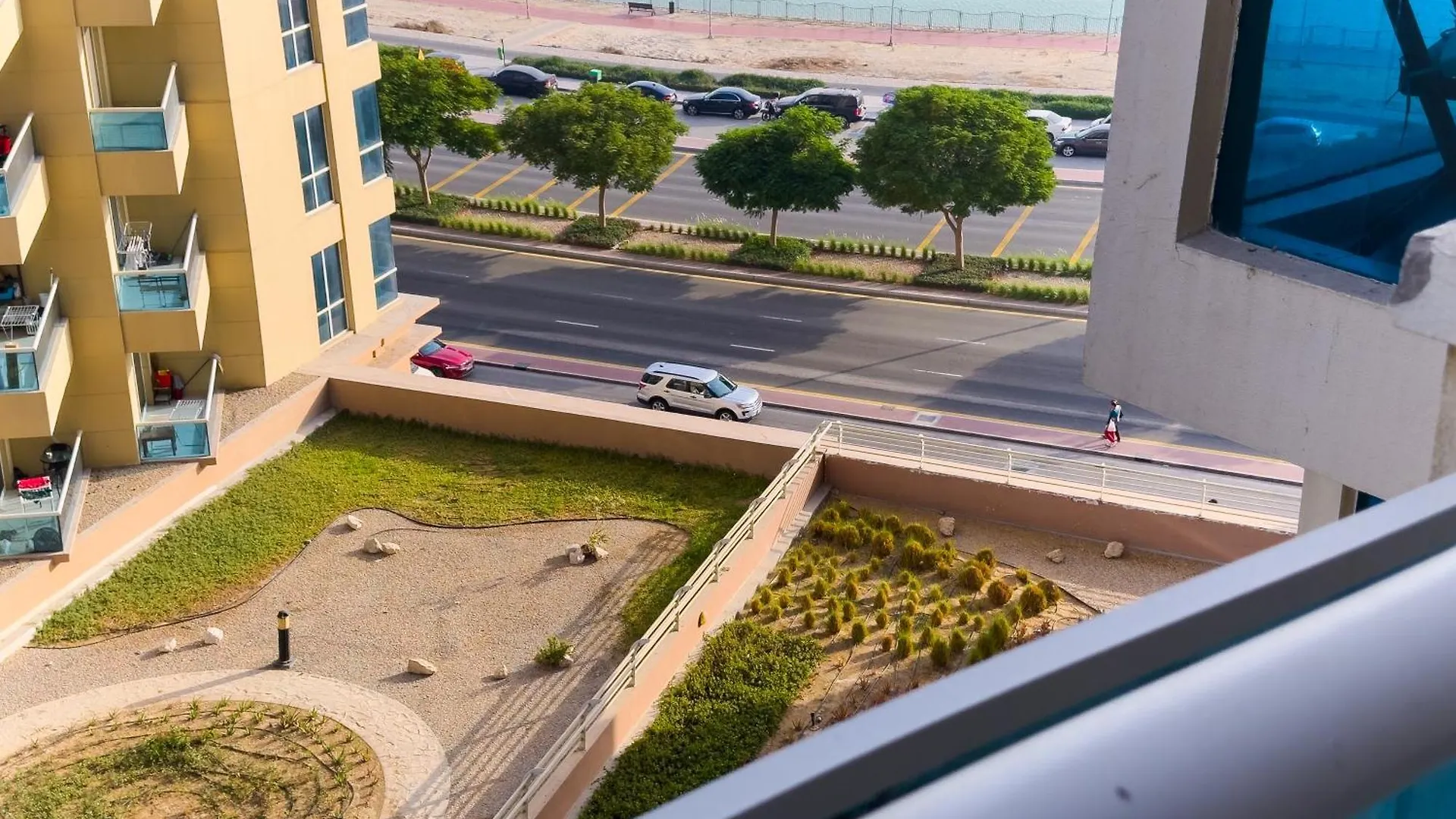 Spacious 2Br In Lago Vista Tower Dubai Apartamento