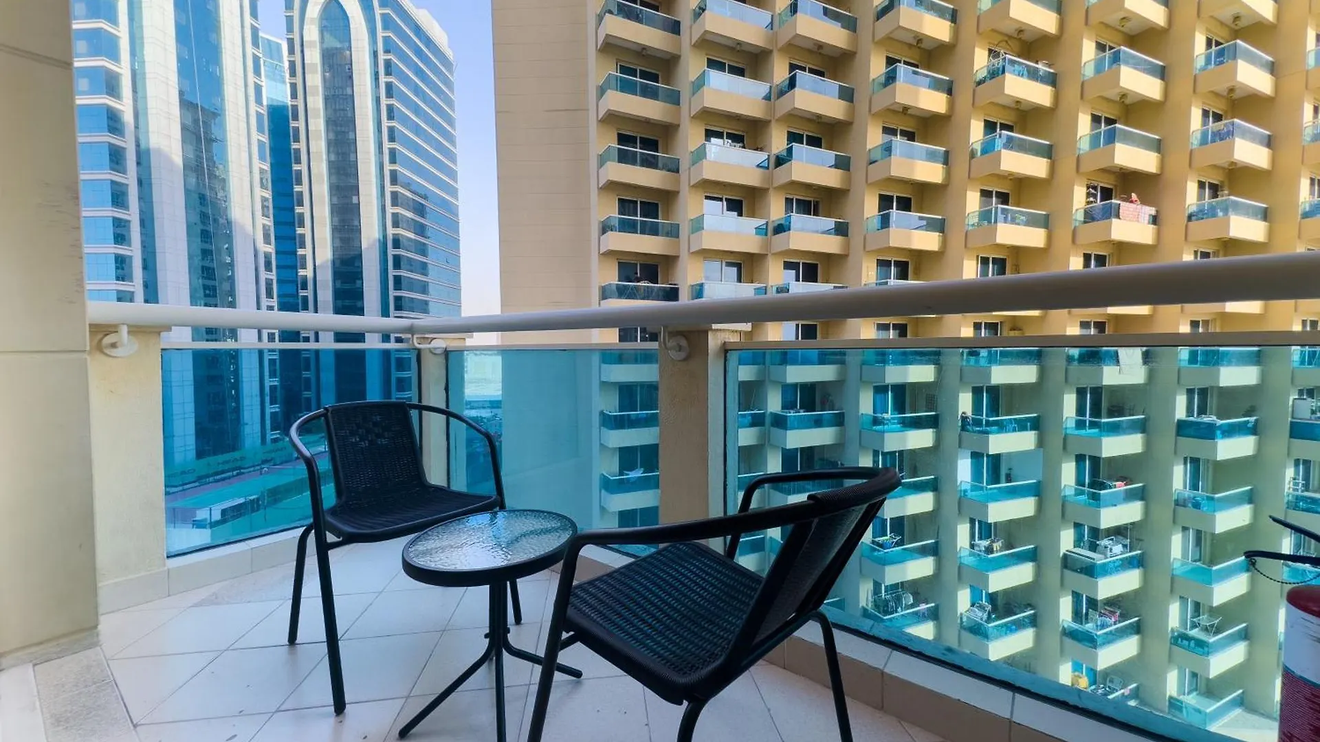 Apartamento Spacious 2Br In Lago Vista Tower Dubai
