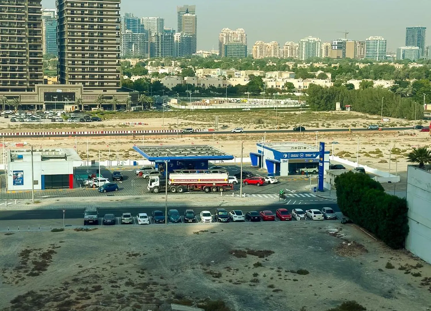 Spacious 2Br In Lago Vista Tower Dubai Apartamento